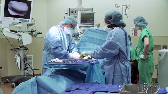 Surgical Team Working In Operating Theatre 1 alt