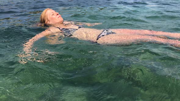 Swiming of Caucasian  female on French riviera  4K 2160p UHD footage - Woman swims in crystal clear  alt