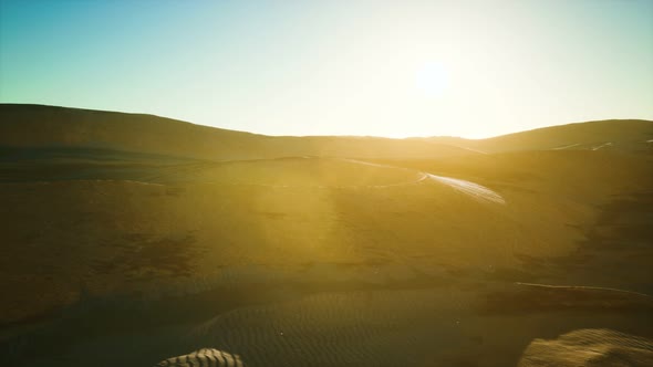 Beautiful Sand Dunes in the Sahara Desert alt