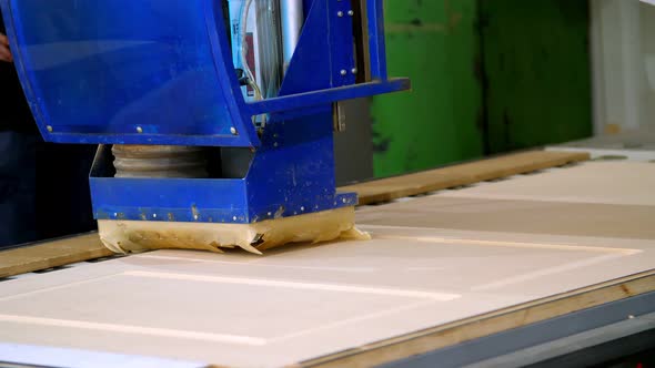 Special Machine Cuts Facades, Details From MDF and Wood Boards. Milling and Sawing Machine for alt