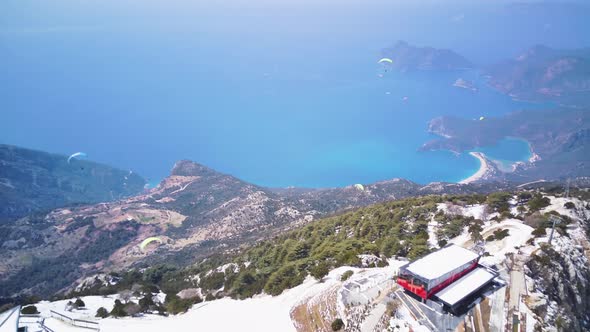 Drone view on world famous paragliding spot in Oludeniz, Fethiye, Turkey alt