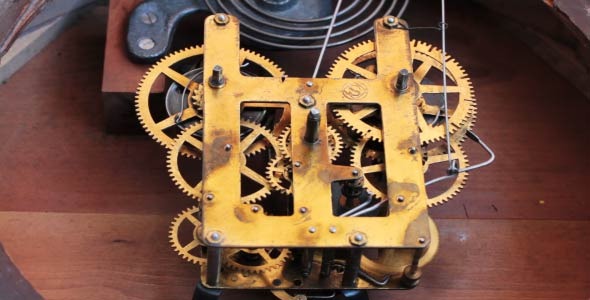 The Mechanism Of The Old Clock alt