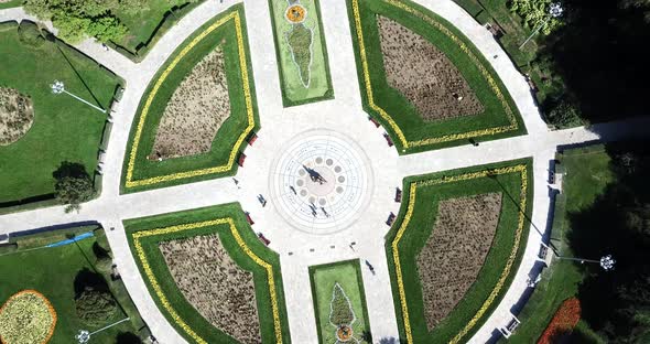 Round Alley in the Park with a Statue of a Camel alt