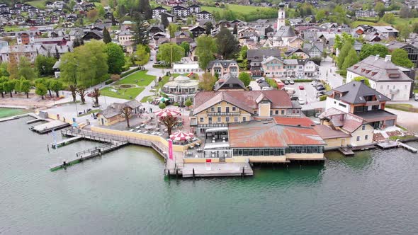 Aerial View of Mountain Lake Wolfgangsee with Houses of Resort Town in Austria, Alps alt