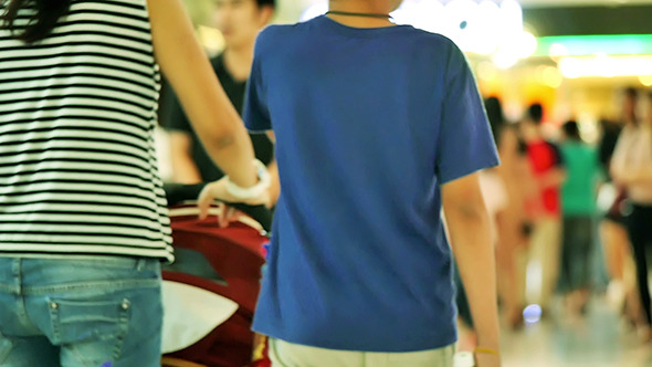 Crowd in Shopping Mall 08 alt