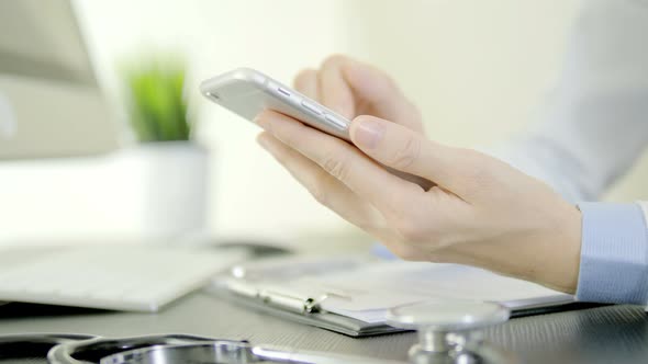 Doctor Use Smartphone alt