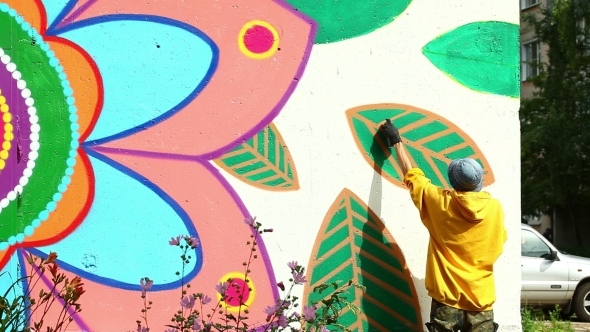 Modern Urban Art - Man Drawing With Spray On Wall