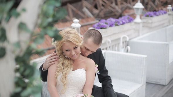 Wedding Couple on the Nature alt