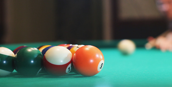 Man Begins to Play Billiards alt
