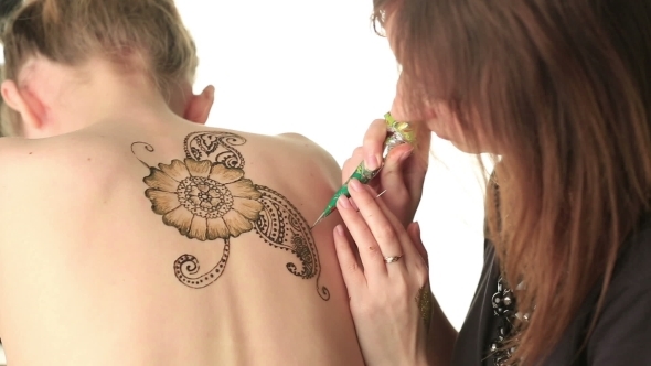 Beautiful Pattern Of Henna On Model's Back 
