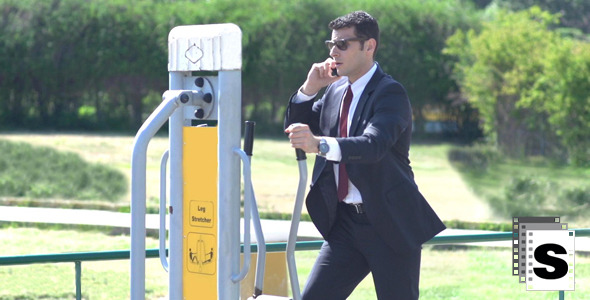 Busy Businessman Working Out alt