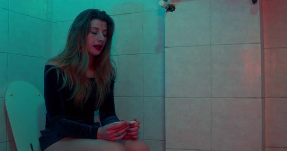 young woman sees with concern that the pregnancy test is positive alt