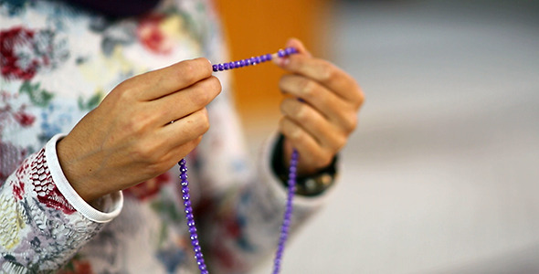 Use the Masbahah/ Tasbeeh/ Bid’ah - Muslim Girl In Mosque alt