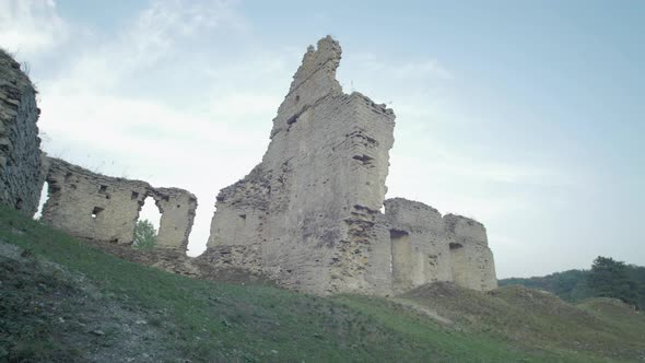 Bucach Castle ruins in Ternopil alt