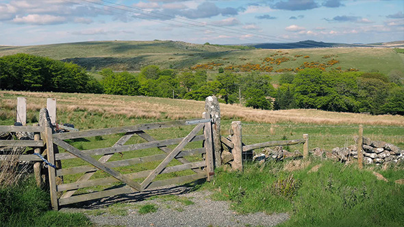 Wooden Gate To Field In The Countryside alt