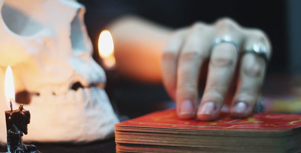 Woman Lays Tarot Cards alt