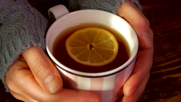 Warm tea with lemon. Warm the palms of your hands on a mug with a warming drink. Cold treatment.