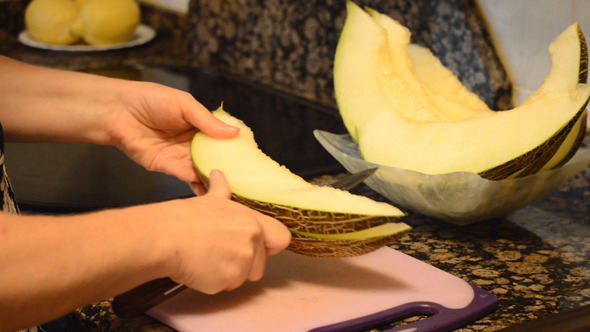 Big Melon Slices Plated Together alt