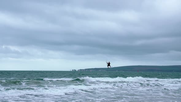 People Kite Boarding in the Sea with Huge Waves alt