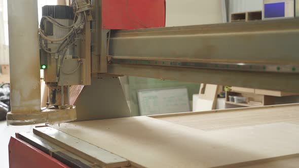 Automatic Milling Machine for Cutting Wood alt