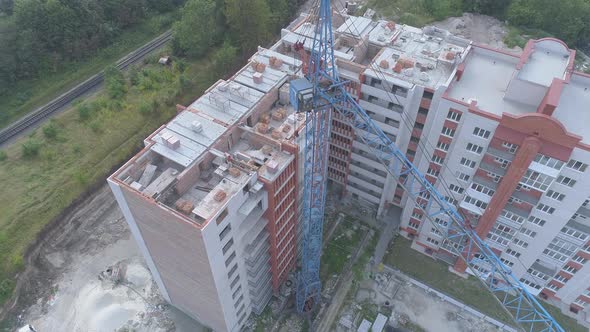 Aerial view of a crane and apartment blocks alt