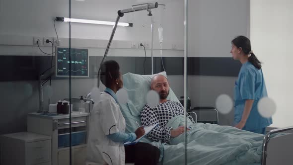 Medical Team Monitoring Patient Vital Checking Heart Rate Injecting Fluids alt