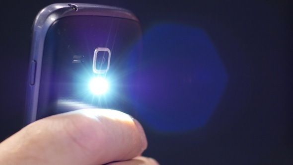 Taking Pictures with a Cell Phone  alt