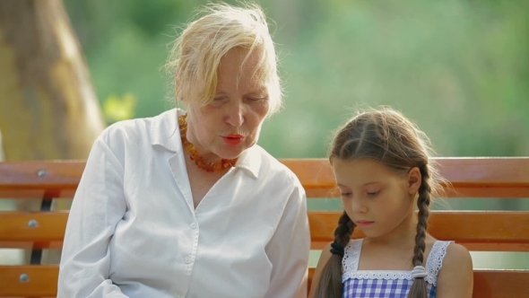 Reading In A Park alt