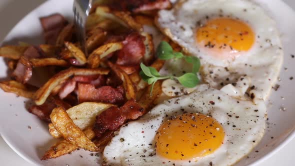 Eating fried eggs, fires and fried bacon alt