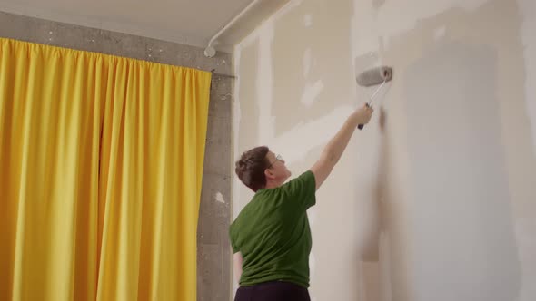 Woman Paint Wall in Her Room in Grey DIY Home Repair