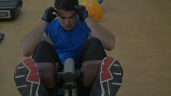 Man Doing Situps On Abdominal Bench alt