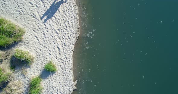 Couple walking together in lakeshore 4k alt