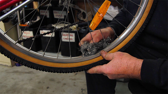Cleaning Bike Tire Rim With Steel Wool