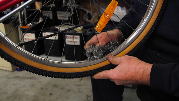 Cleaning Bike Tire Rim With Steel Wool Cleaning Bike Tire Rim With Steel Wool