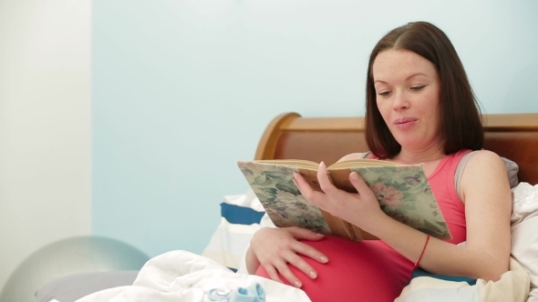 Pregnant Reads Book