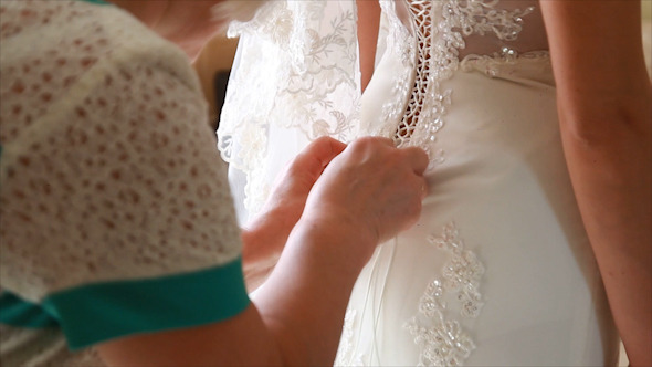 Bride Getting Ready alt