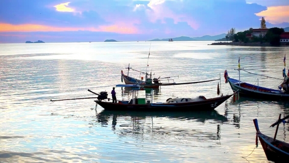 Thai Fisherman Prepares To Sail For Fish In The