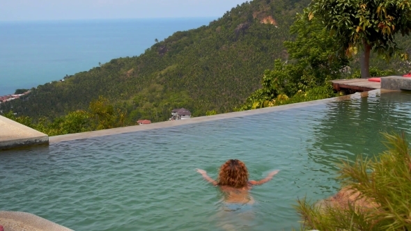 Woman Swimming In Endless Swimming Pool alt