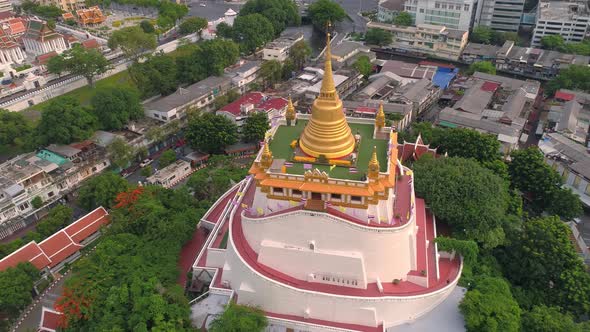 4K Aerial view of Wat Saket in Bangkok - Temple of the Golden Mountain alt