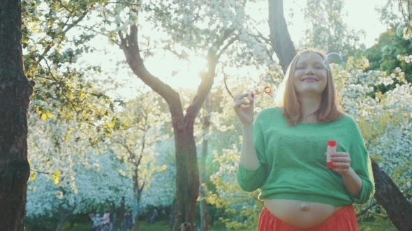 Mother-to-Be And Soap Bubbles Mother-to-Be And Soap Bubbles