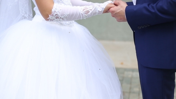 Groom Comes To The Bride Groom Comes To The Bride