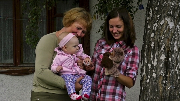 Grandmother And Mother With Her Daughter Plays Grandmother And Mother With Her Daughter Plays