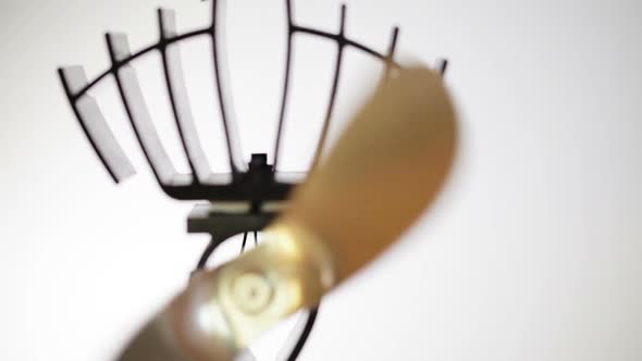 Fan Spinning Without Electricity 3
