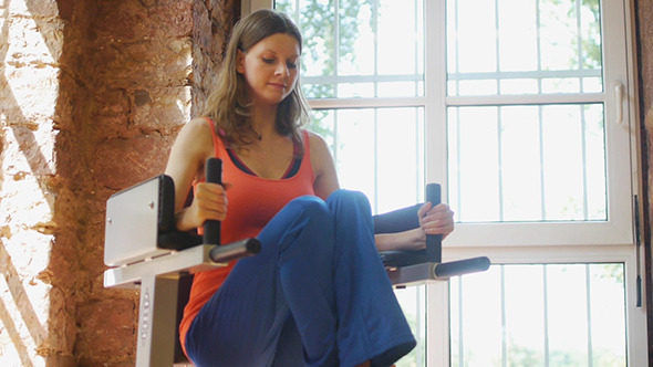 Young Woman Doing Abs Workout Young Woman Doing Abs Workout