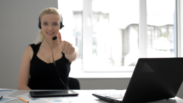 Call Center Girl Thumb Up Call Center Girl Thumb Up
