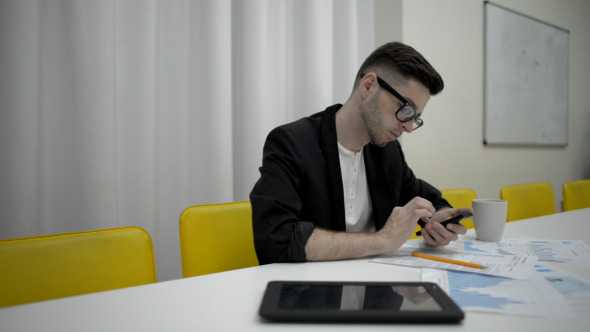 Busy in Smartphone Busy in Smartphone