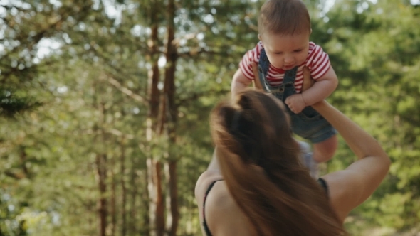 Beauty Mum And Her Child Playing In Park Together alt