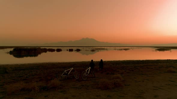 Young People Sitting in Nature alt
