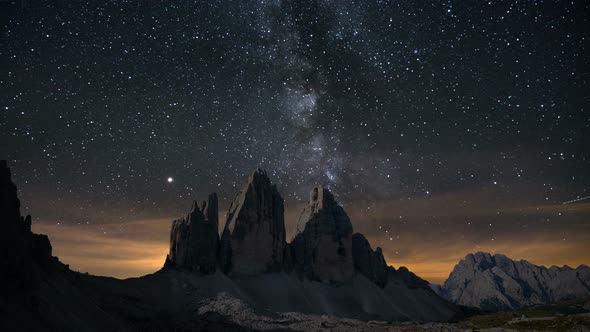 Milkyway over the Italian Mountains alt