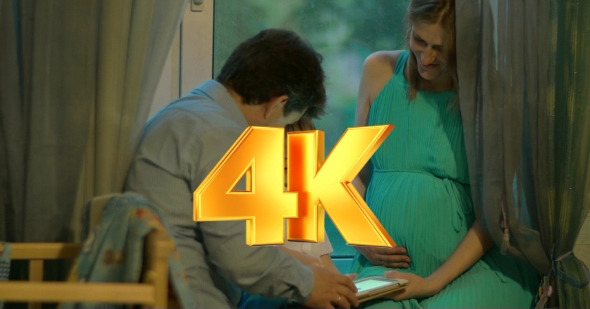 Family Passing The Evening With Tablet PC alt